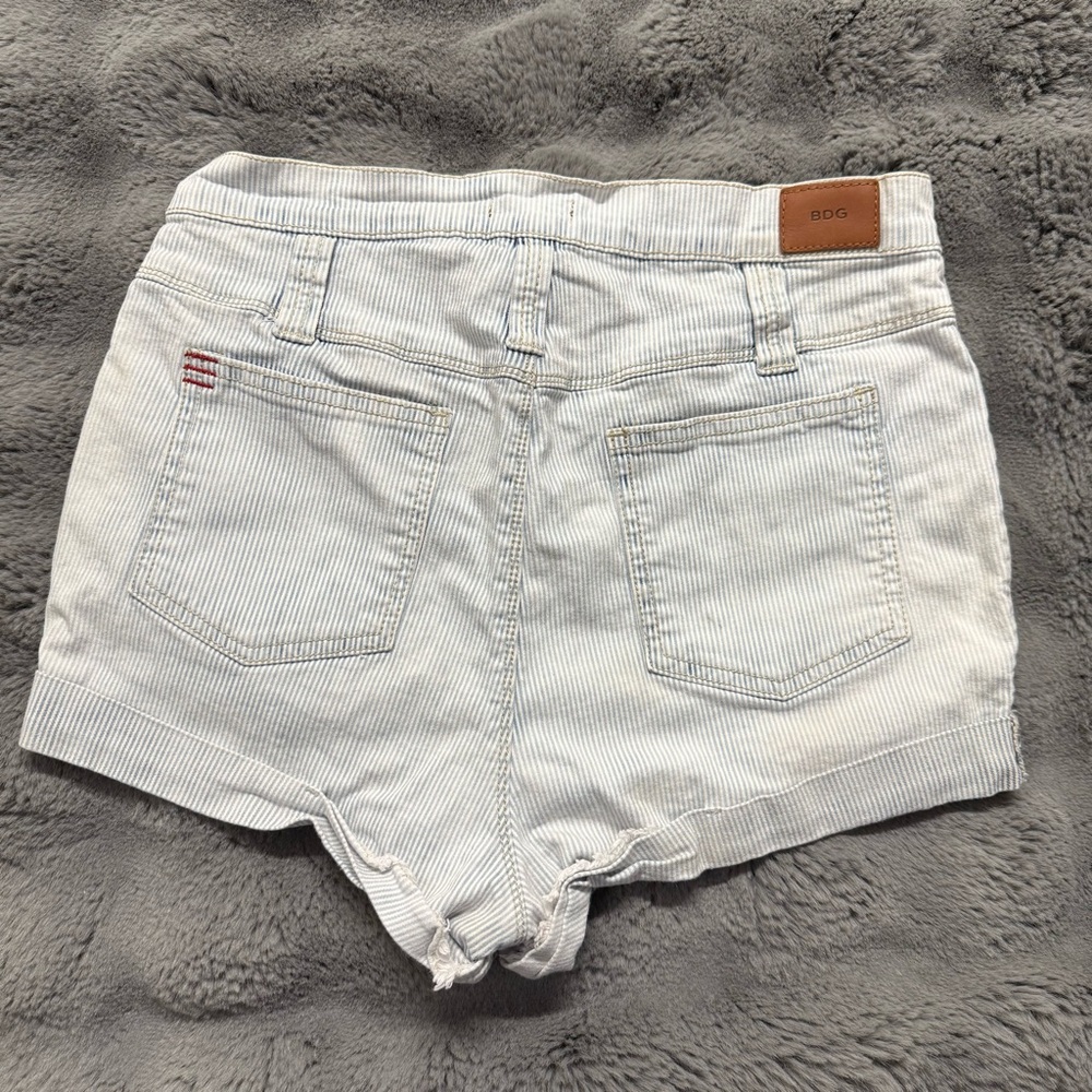 BDG Shorts - Picture 2 of 3